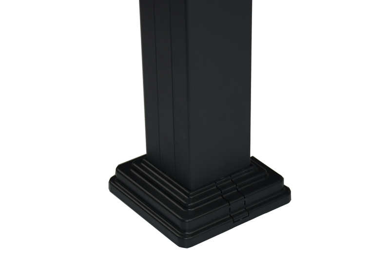 poteau aluminium cloture composite noir sur semelle